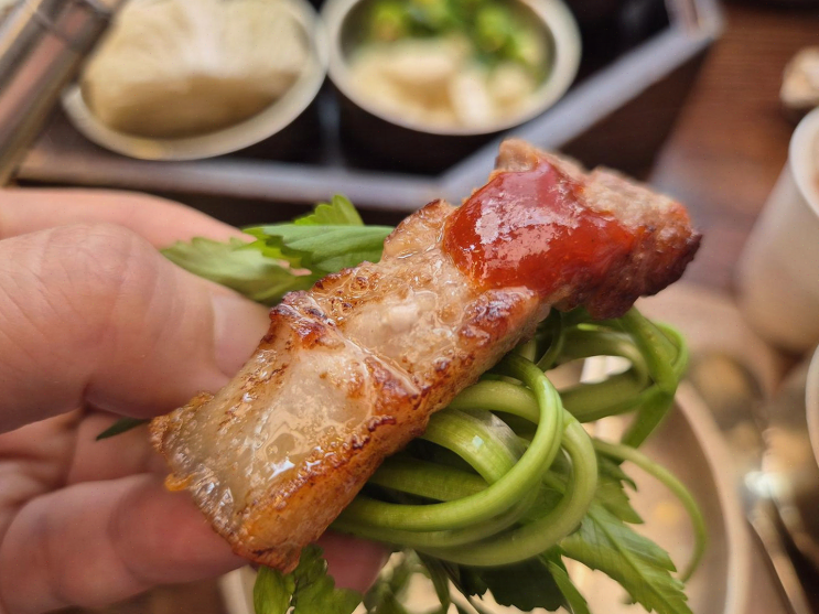  따뜻한 고기에 감동받은 겨울 데이트 [정왕동 맛집 함돈 정왕본점]