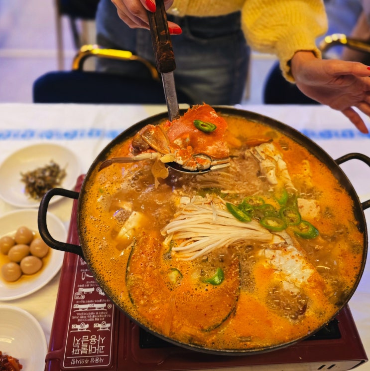 여수 이순신광장 먹거리 백반 여수 딸기모찌 빵지순례 삼합당