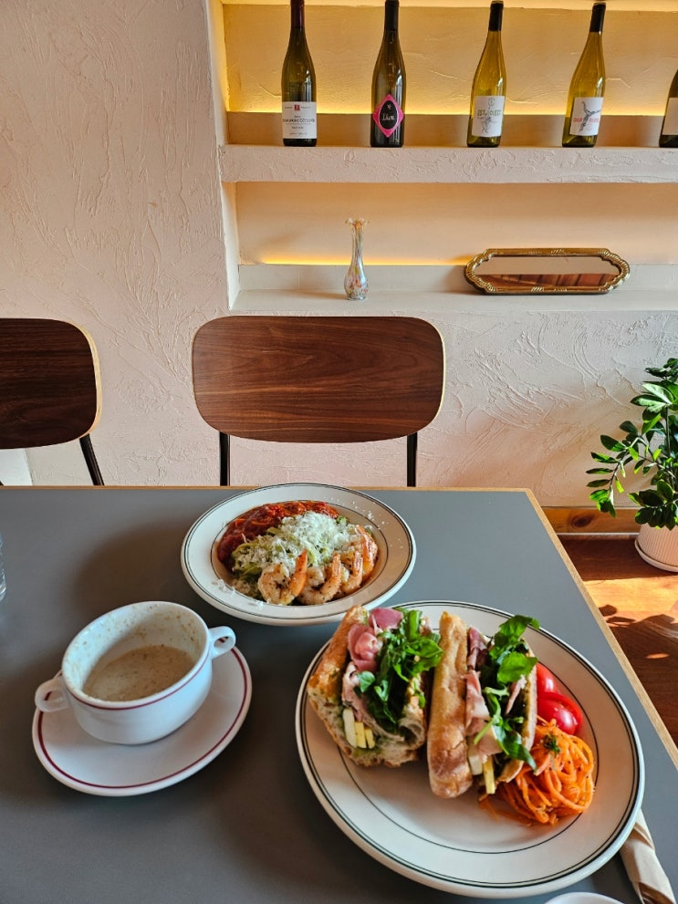 경주 황리단길 파스타 맛집 또봄 || 바질페스토 토마토 파스타, 바질페스토 잠봉뵈르 샌드위치, 더치베이비, 감자버섯수프 경주 황리단길 파스타 맛집 또봄 || 바질페스토 토마토 파스타, 바질페스토 잠봉뵈르 샌드위치, 더치베이비, 감자버섯수프