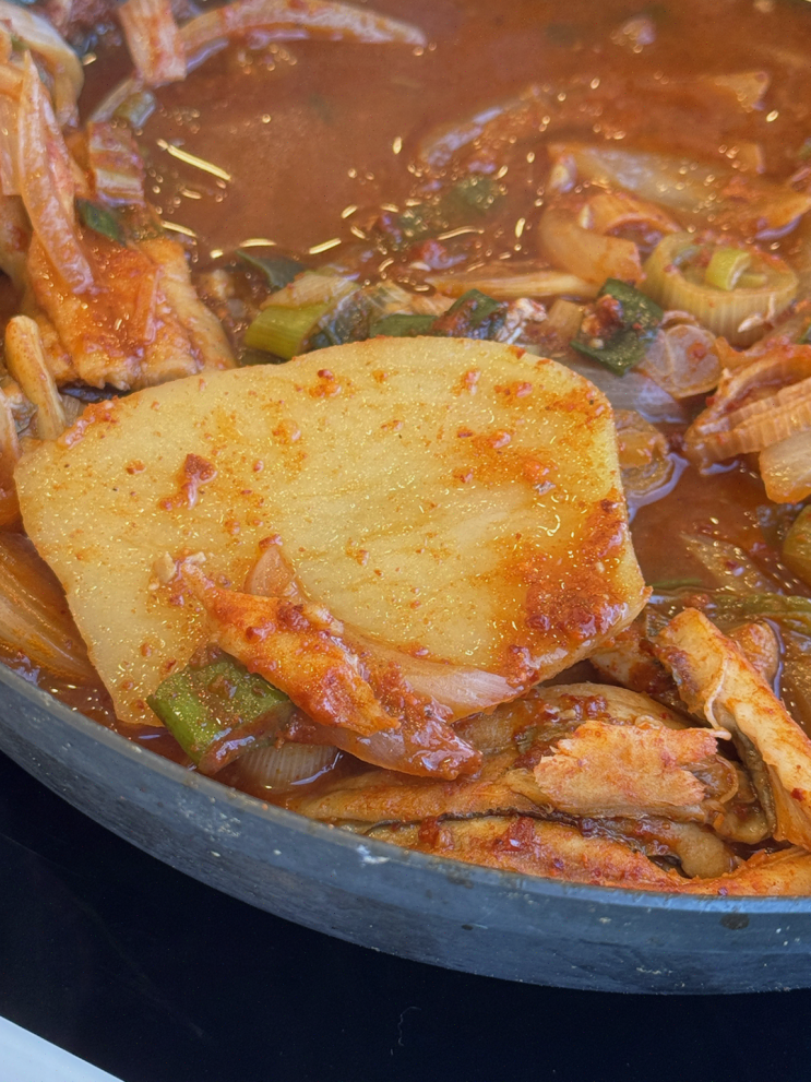  가족과 바닷바람 쐬며 오션뷰 즐기는 일광맛집 해담원