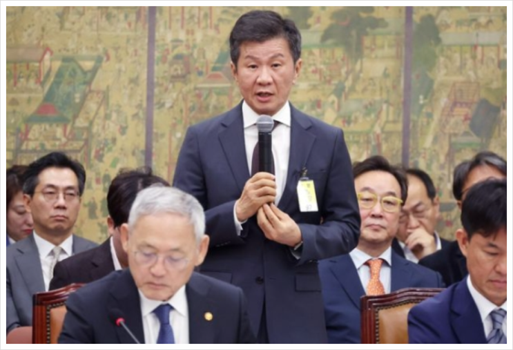 <b>정몽규 회장</b>, 문체부 <b>중징계</b> 요구 속 4연임 도전…“설득 자신”