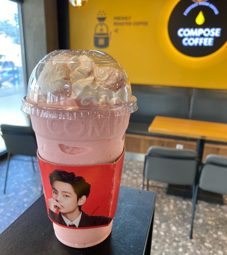  컴포즈커피 겨울 시즌 메뉴 생딸기 모찌 밀크쉐이크