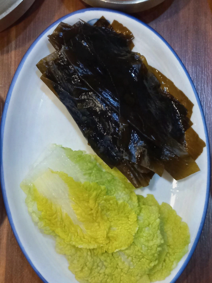  해운대 해수욕장 근처 맛있는 복국과 생선구이 경험하기