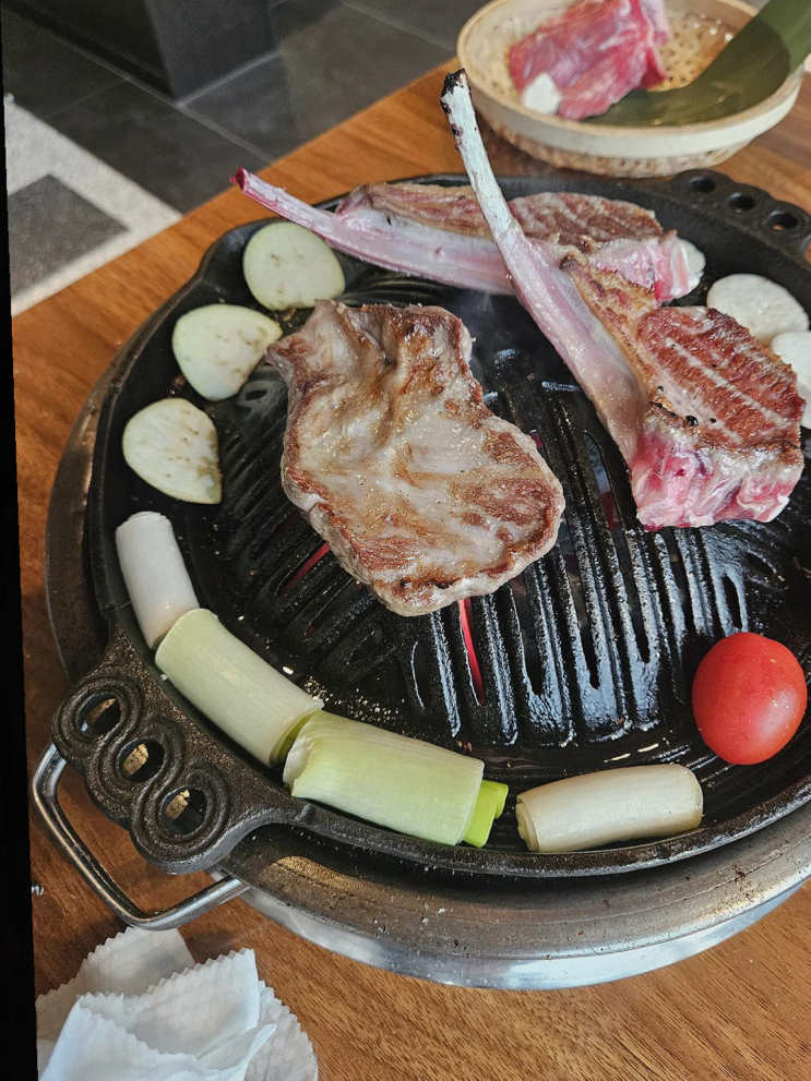  구램, 아늑하고 조용한 분위기에서 즐기는 양고기 모임의 완벽한 장소