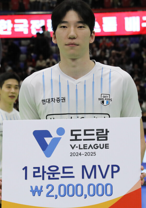<b>현대캐피탈 허수봉</b>, 라운드 MVP 2연속 수상... 정규리그 MVP... 