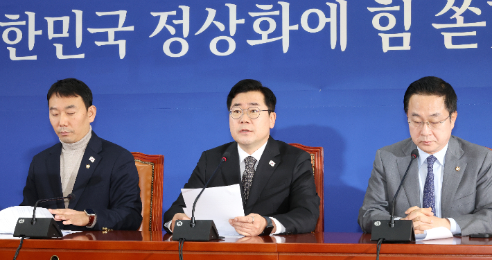 <b>박찬대</b> "한덕수 24일까지 <b>특검법</b> 공포 안하면 조치"