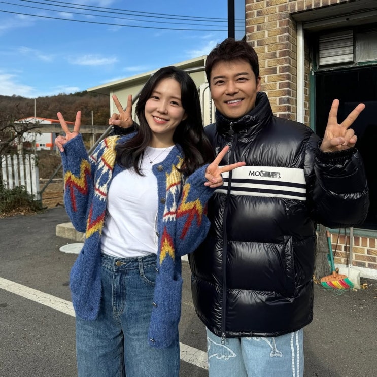  장예원, 전현무의 훈훈한 투샷 속 노르딕 패턴 가디건 정보