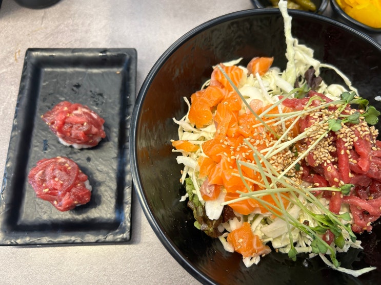  신선한 육회와 연어가 밥위에 한가득! 안암동 고려대학교 앞에 새로 생긴 덮밥 맛집<육회바른연어 고대안암점>(육연덮밥세트)
