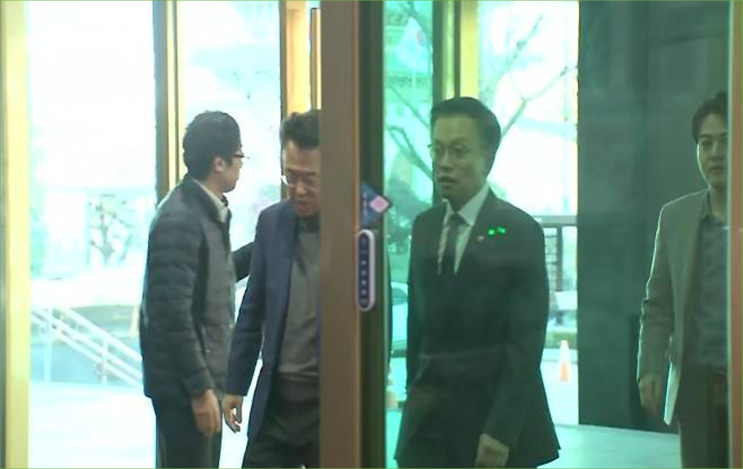 "윤 대통령, <b>최상목</b> 부총리 하달 문건서 '국회 운영비 끊어라... 