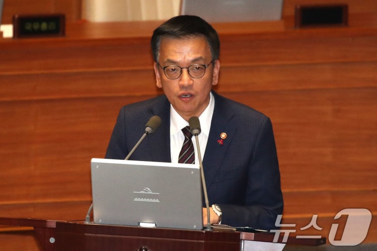 계엄 사태의 진실: <b>최상목</b> <b>부총리</b>의 의혹과 정치적 파장