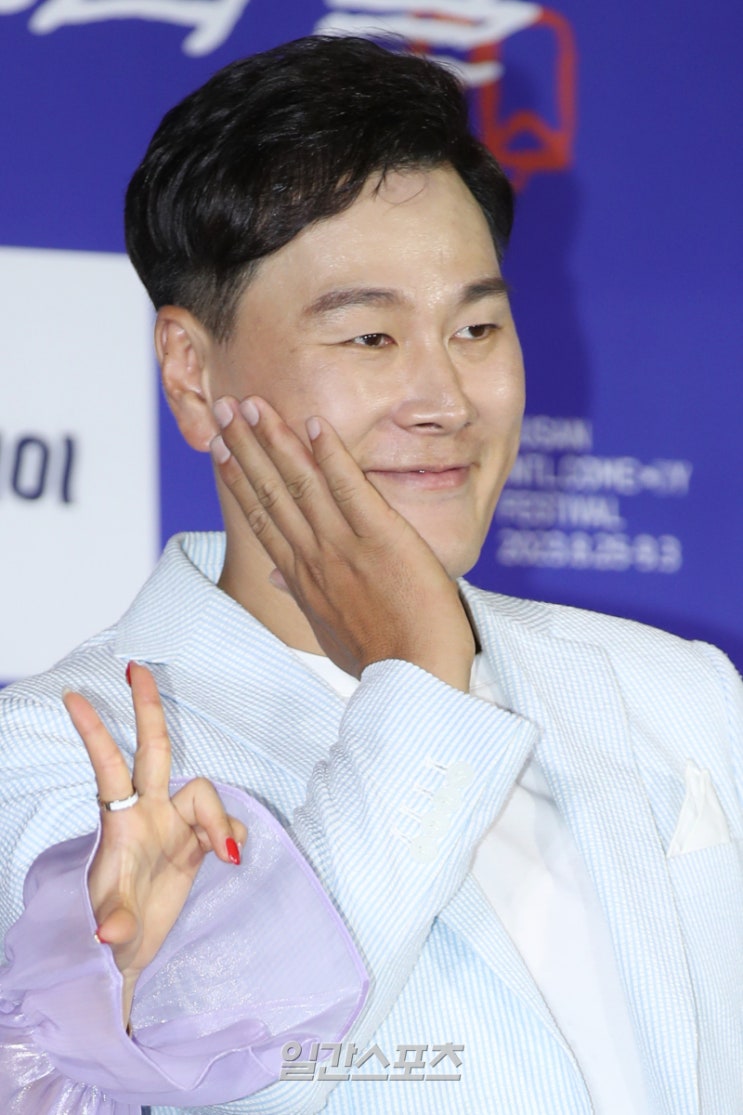 <b>변기수</b> ‘KBS <b>연예대상</b>’ 저격... “가수들만 챙기네”