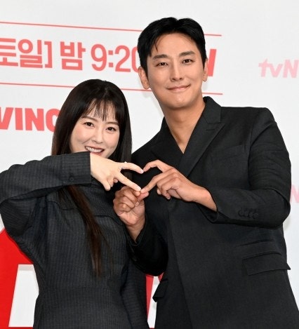 주지훈♥정유미, 공개 연애 시작 프러포즈와 숨겨진 과거, 갈등의 복선 사랑은 외나무다리에....
