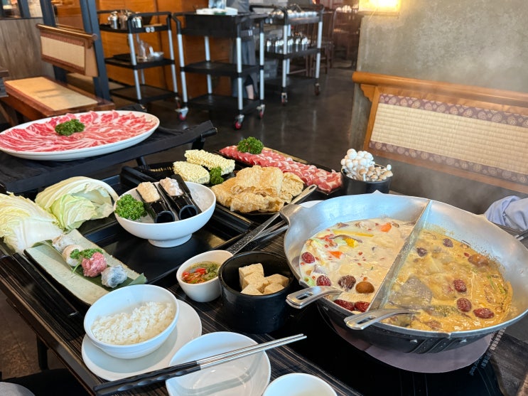  대만 시먼딩 훠궈 맛집 우라오훠궈 고급 로컬 맛집 메뉴 가격 오리 선지와 두부 무한리필 솔직후기