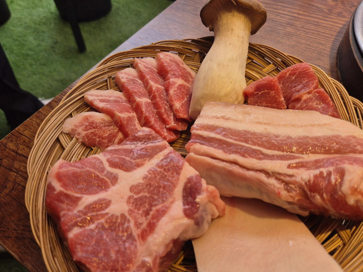  정왕동맛집이자 신선한 제주고기를 만날 수 있는 함돈 정왕본점