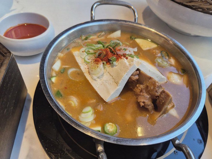  [배곧맛집] 어린 자녀들과 함께한 함돈, 육즙 가득한 목살과 무생채의 조화