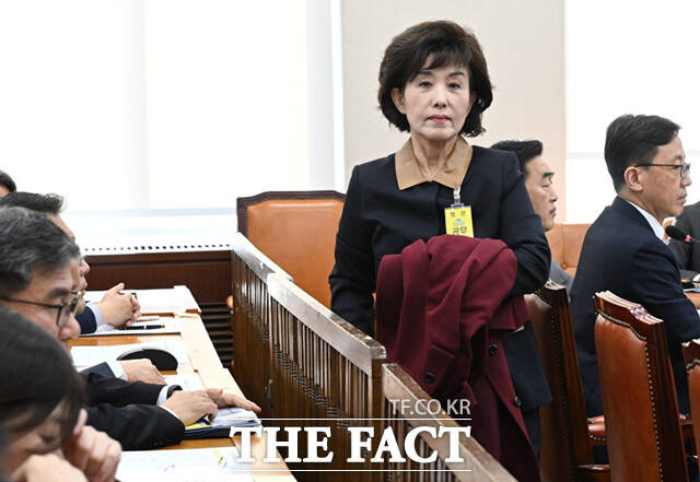 국회 <b>행안위</b>서 퇴장 당하는 '尹 기습임명' <b>박선영</b> 진화위원장