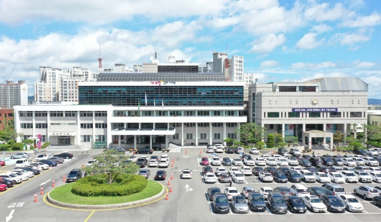 ‘<b>이승환</b> 구미 <b>콘서트 취소</b>’ 반발 확산…“구미시장은... 