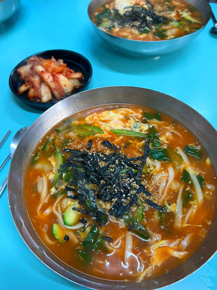  현지인 선정 장칼국수의 클래식,,1등 맛집 ㅣ동해 묵호 대우칼국수 먹고 바로앞 가마솥옛강정 2호까지