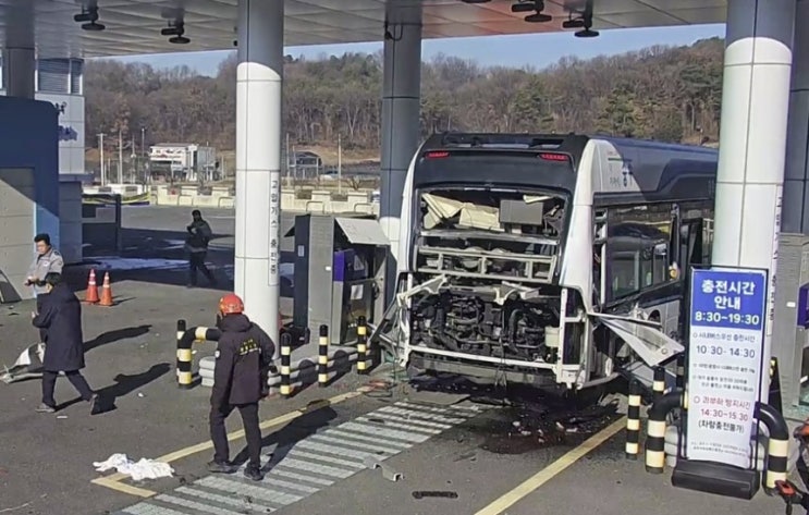 ️ 충북 충주 목행동 <b>수소</b> 충전소 충전중 시내 <b>버스</b> <b>폭발</b>... 