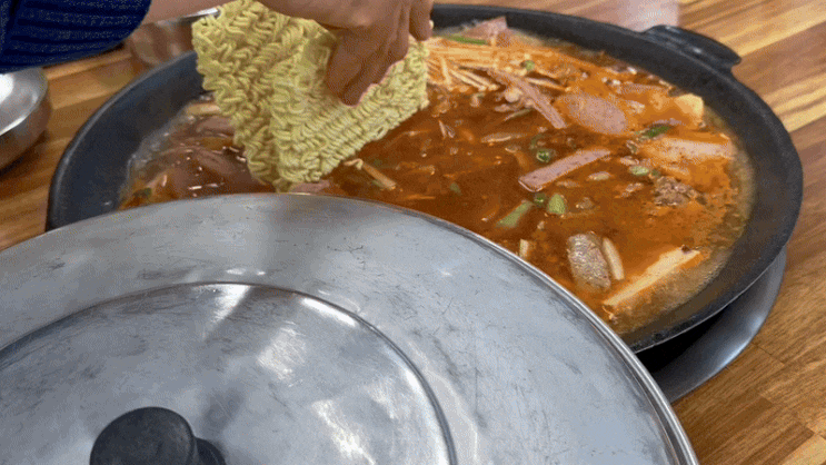  [경기 의정부] 가수 나얼도 정신없이 먹고 갔다는 의정부 부대찌개 거리 맛집, 형네식당