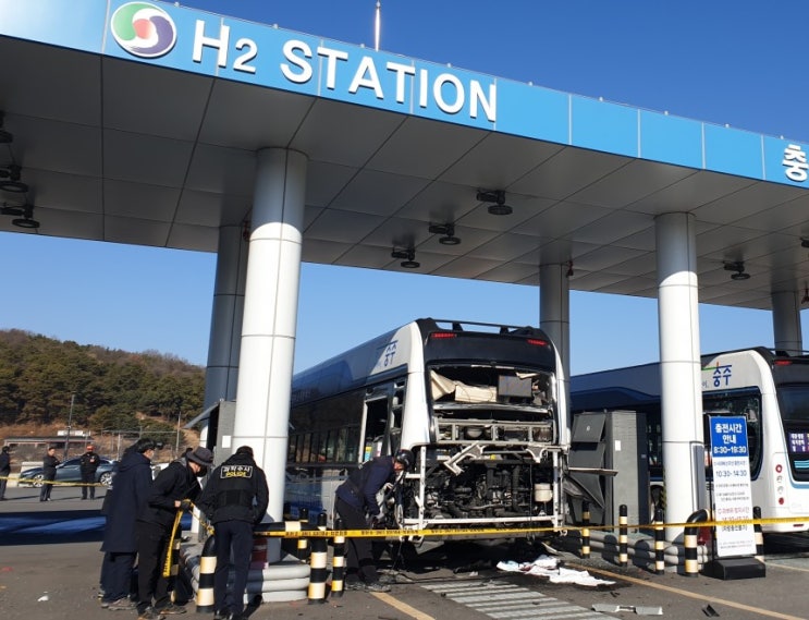 [속보] 충주서 <b>수소</b>시내<b>버스 폭발</b>...3명 중경상