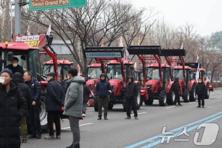 트랙터 <b>시위</b> 남태령에서 한남동 <b>대통령 관저</b>까지, 그들은... 