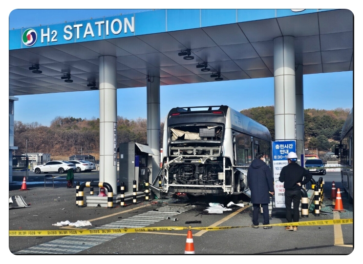 충주 목행동 <b>수소버스</b> 충전소 <b>폭발</b> 사고 중경상 3명