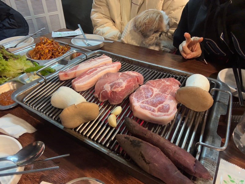 숲속에고기집