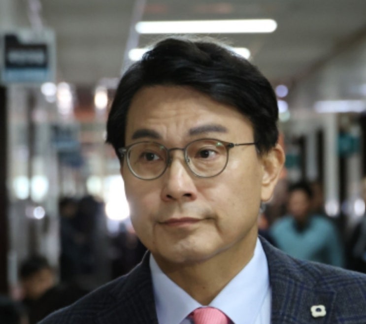 <b>트랙터</b>란 중장비를 앞세운 <b>전농</b> 시위를 못 막는 <b>경찰</b>은 존재할... 