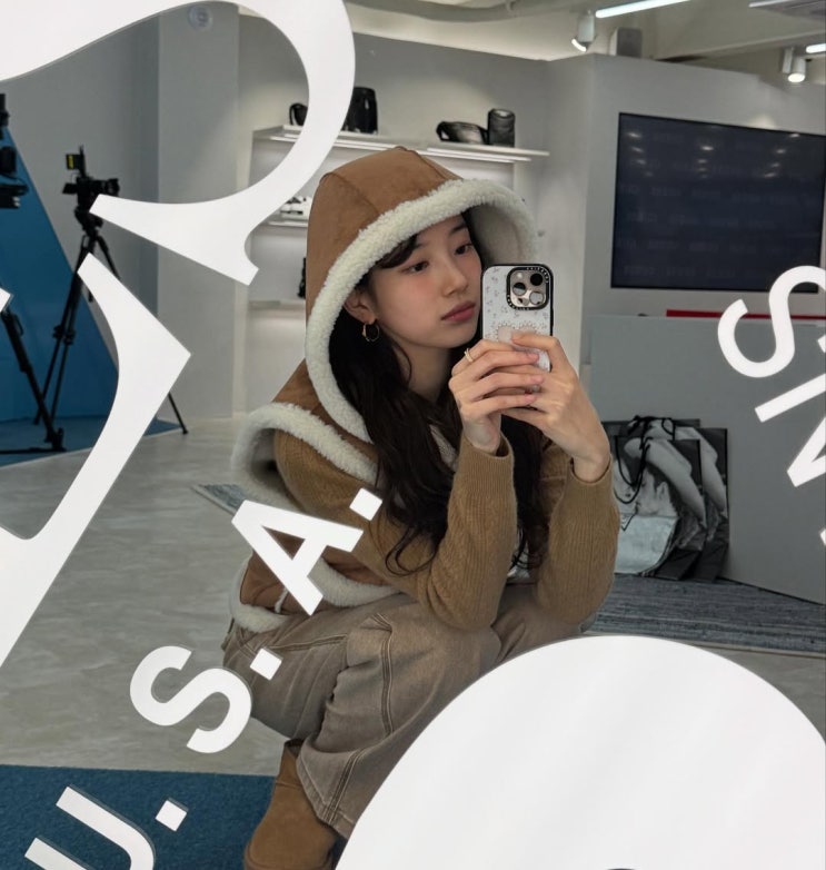  수지 게스 무스탕 베스트, 광주 충장로점 오픈 행사에서 선보인 일상룩