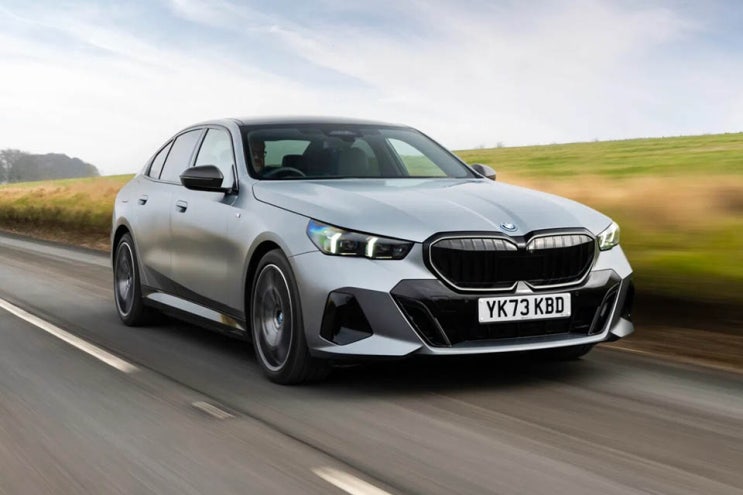  BMW코리아, E클래스 PHEV에 자극 받았나? 고성능 PHEV '뉴 550e xDrive' 출시