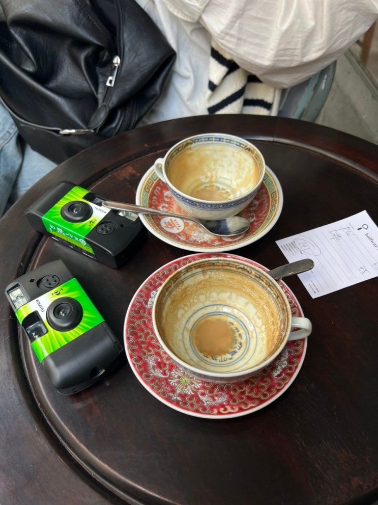  홍콩 라떼 맛집 : halfway coffee