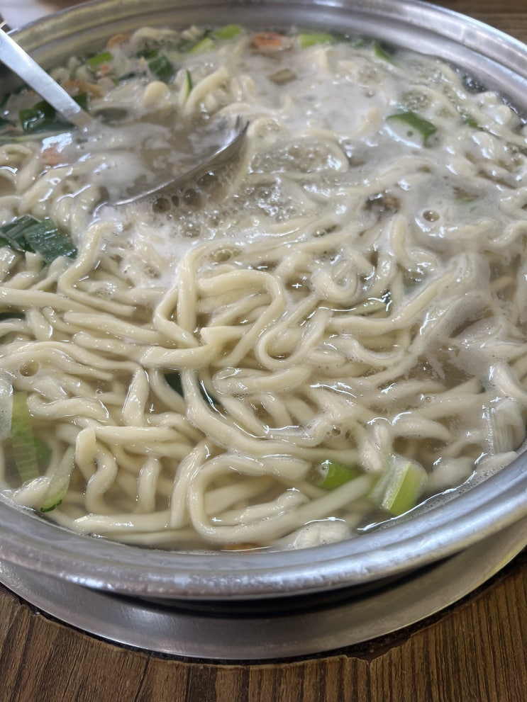  시원한 바지락국물, 봉창이해물칼국수(용암동) feat. 겨울에는 굴까지