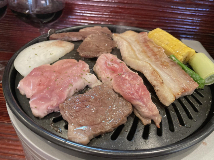  배키욘방 야끼니꾸오, 따뜻한 국물요리와 고기 무한리필의 조화!