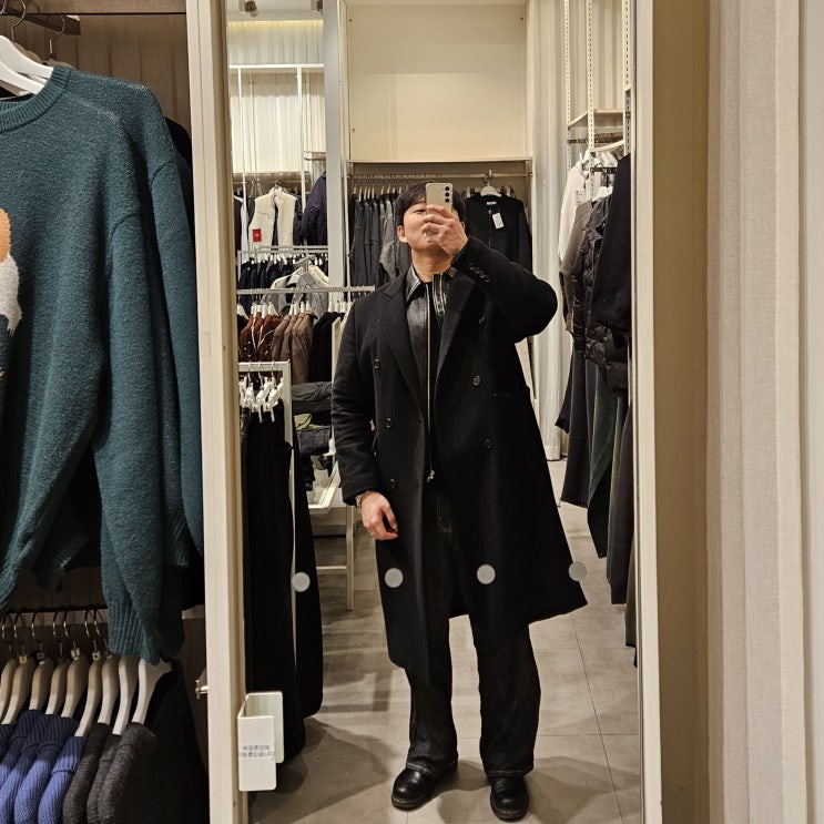 241221 블랙 더블 롱코트 와이드 데님 팬츠 닥터마틴 구두 코디 241221 블랙 더블 롱코트 와이드 데님 팬츠 닥터마틴 구두 코디