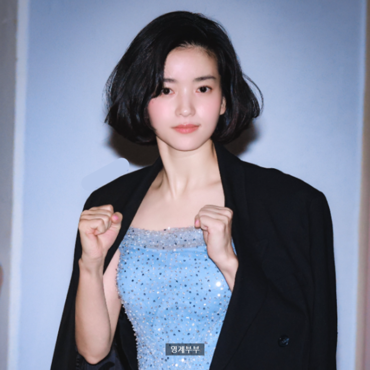  김태리 2024 SBS 연기대상 시상식 호화로운 오프숄더 드레스