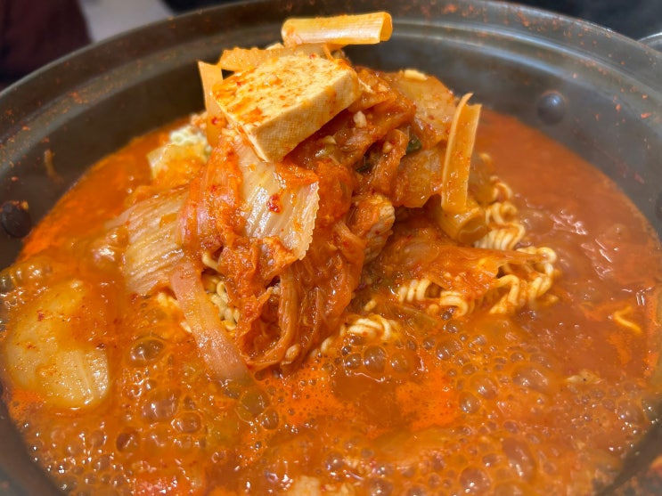  제기동에서 안암동으로 확장 이전한 안암오거리 맛집 <오성식당> (김치짜글이)