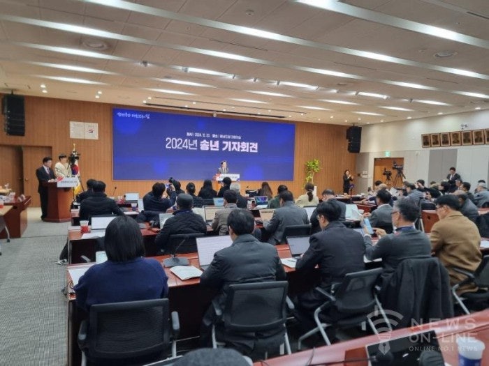 김태흠 충남도지사, 송년기자회견 열고 "충남도 2024년 역대급 성과로 마무리" 밝혀