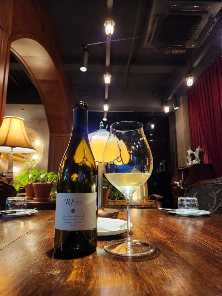 [미국] Rhys Horseshoe Vineyard Santa Cruz Mountains Chardonnay 2019 - 존재감 크다 (25)