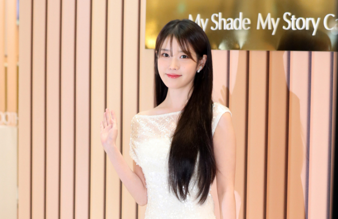 <b>아이유</b>의 크리스마스 선물 소외계층 위해 <b>5억</b>원 <b>기부</b>