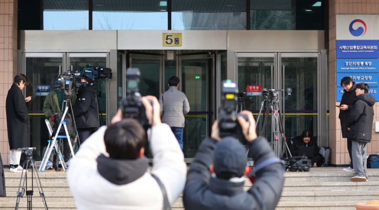 <b>공수처</b> “尹 체포영장 너무 먼 단계… 아직 검토할 것 많아”