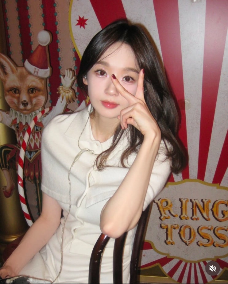  강민경 아비에무아 눈부신 연말룩 착장정보