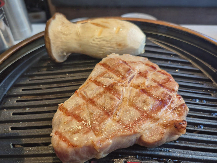  배곧맛집, 특별한 고기와 반찬이 돋보이는 함돈 배곧직영점