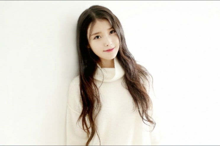 <b>아이유</b>, <b>5억 기부</b>로 연말 따뜻하게…선한 영향력 이어가