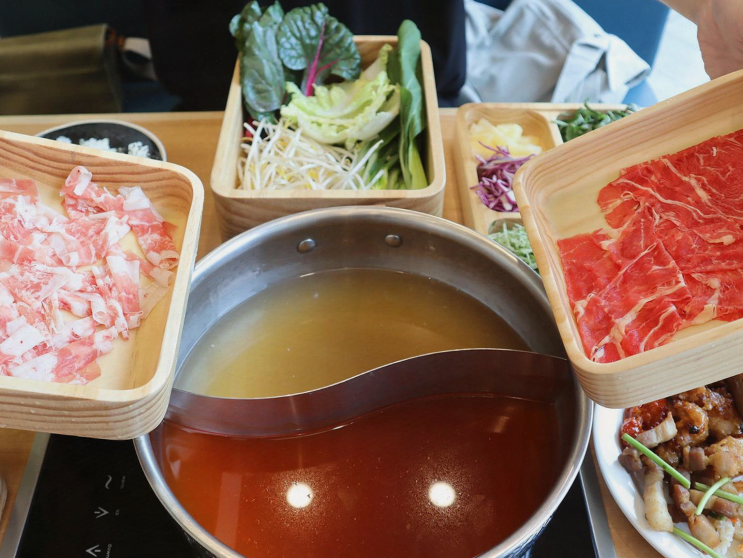  친구와 함께한 멋진 외식, 샐러드바가 인상적이었어요 [샤브올데이 마산합포점]