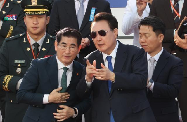 진실은 어디에? 윤석열 대통령과 <b>김용현</b> 전 장관의 엇갈린 주장