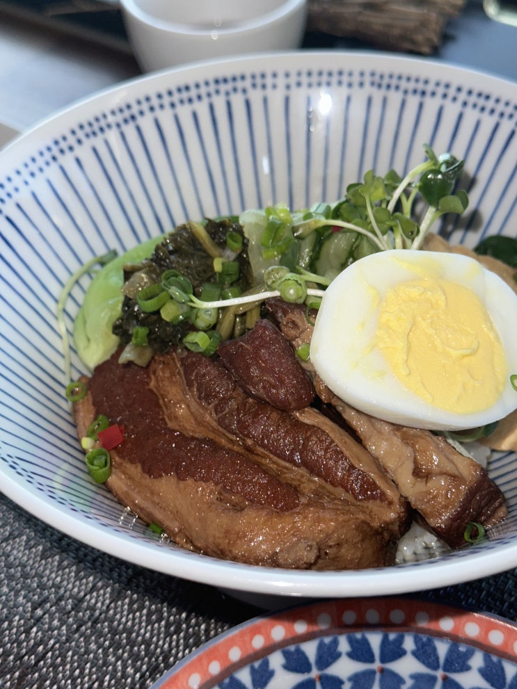  제주 화란 | 제주중식맛집 제주홍콩식 중화요리 맛집 제주공항맛집 | 동파육덮밥 탄탄면 어향가지