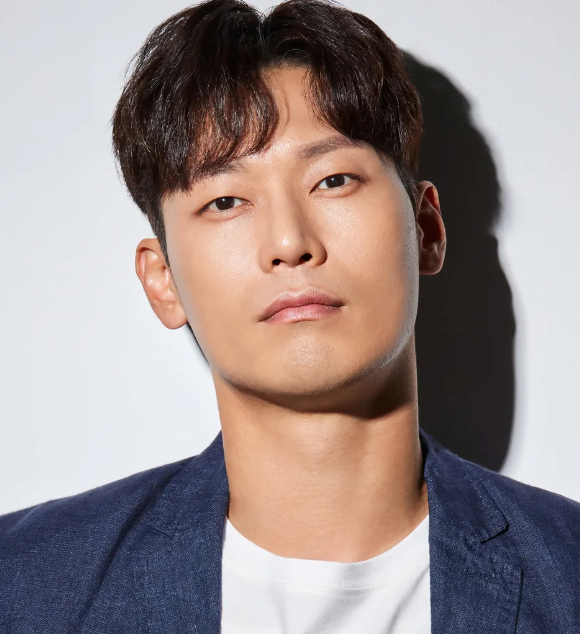 박훈 하얼빈 태왕의 후예 조연 배우 인스타 프로필 나이 키 결혼 학력 군대 몸매 통편집