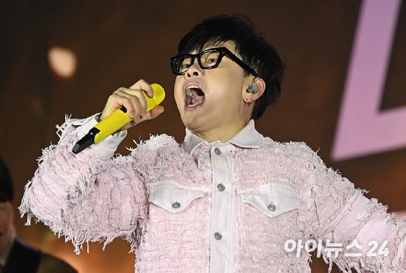 구미에 이어 김해도…'<b>이승환 콘서트</b>' <b>찬반 논란</b>