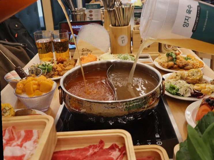  오랜만에 만난 친구와 함께 즐긴 샤브샤브, 얼큰육수 대박 맛있어요!